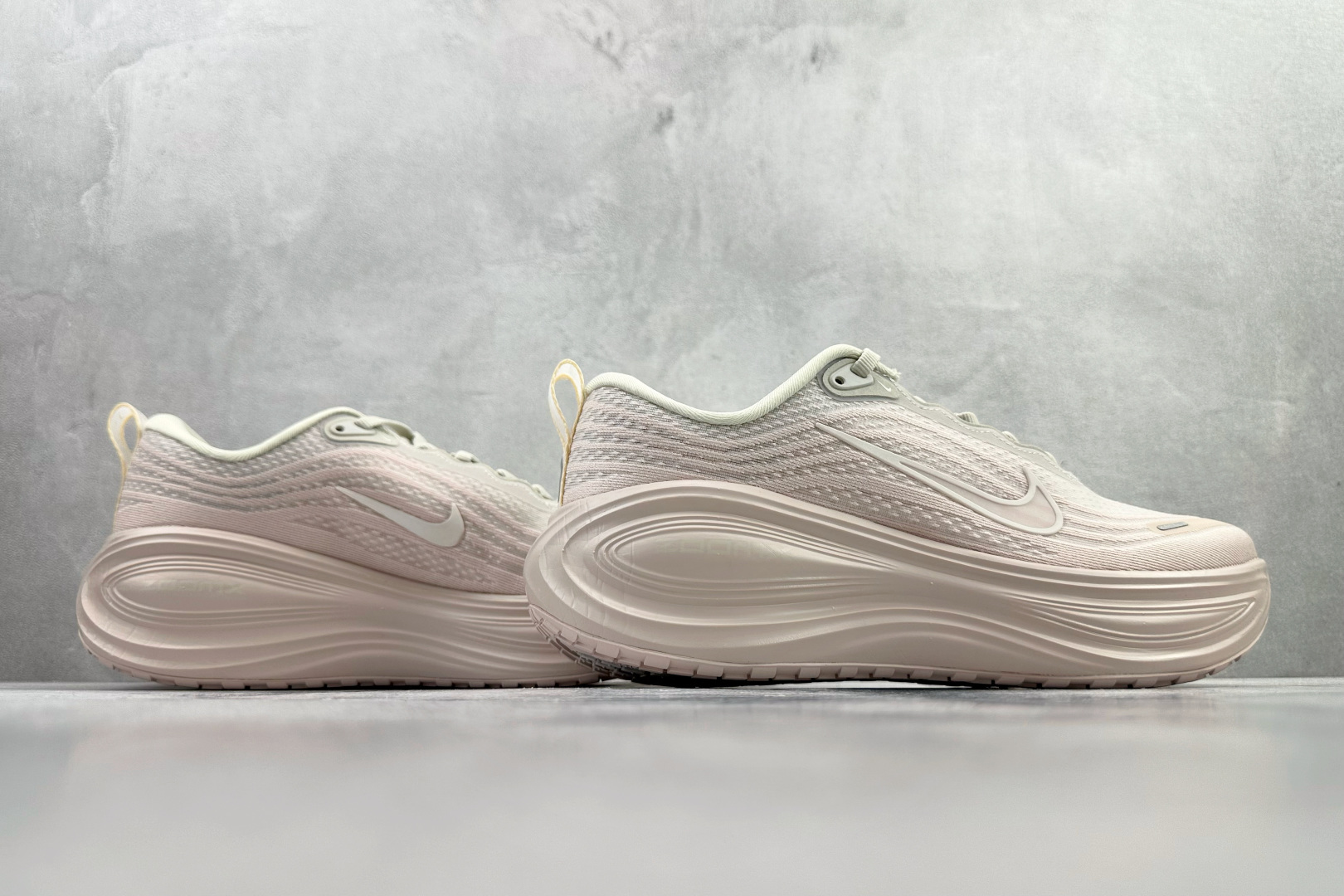 全套数据私模 Nike Vomero Plus 粉色 HV8154-603