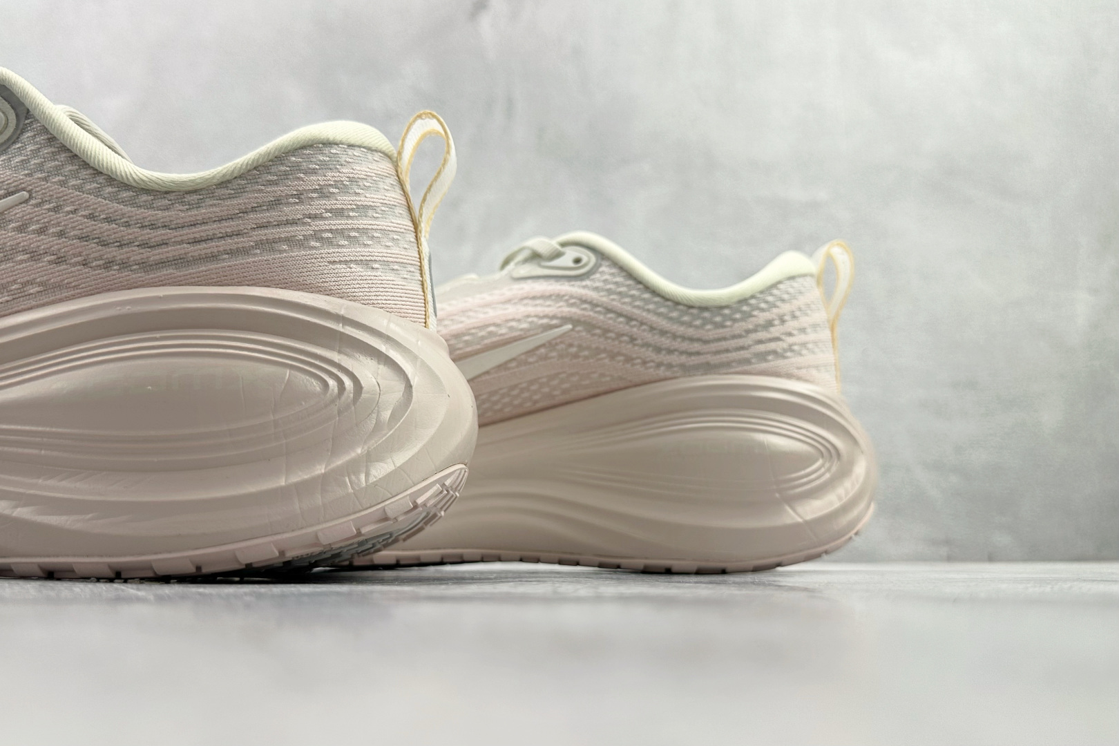 全套数据私模 Nike Vomero Plus 粉色 HV8154-603