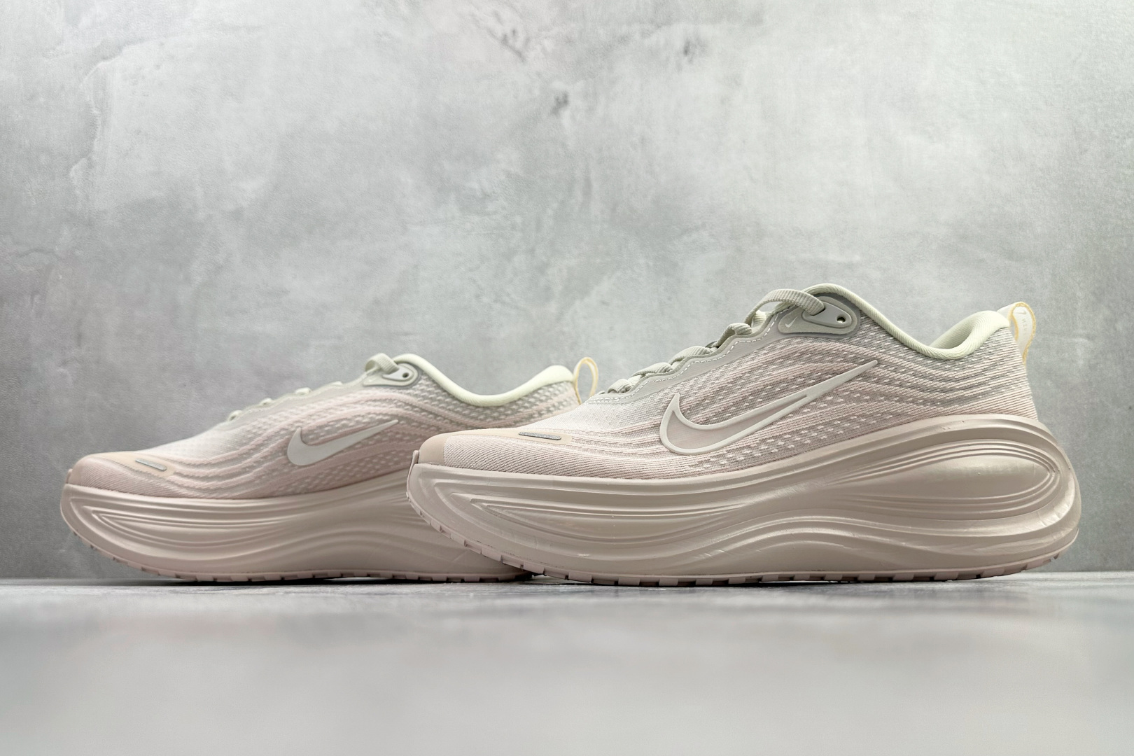 全套数据私模 Nike Vomero Plus 粉色 HV8154-603