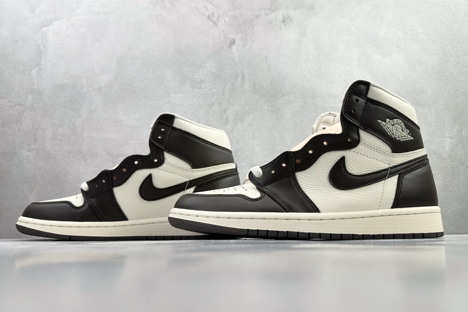 Jordan Air Jordan 1 High OGLight Madder Root 棕色 FD2596-200-High Quatity Cheap Brand wholesale wholesaler seller Clothes Bags handbags Sneakers Top Fashion Clothing Shoes from China Factory Chinese suppliers best Quality Beautiful Price Jordan Air Jordan 1 High OGLight Madder Root 棕色 FD2596-200