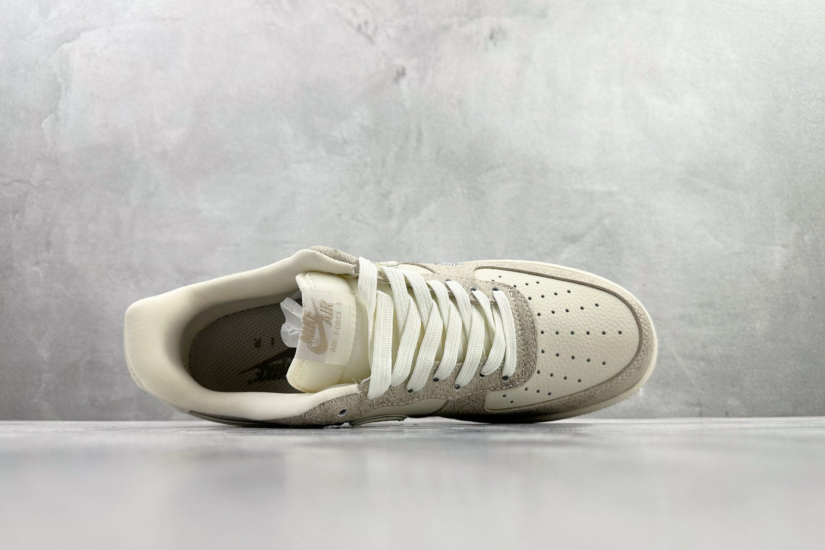 Nike AIR Jordan 1'07 PRADA 联名 米白 XL1979-129 Nike AIR Jordan 1'07 PRADA 联名 米白 XL1979-129
