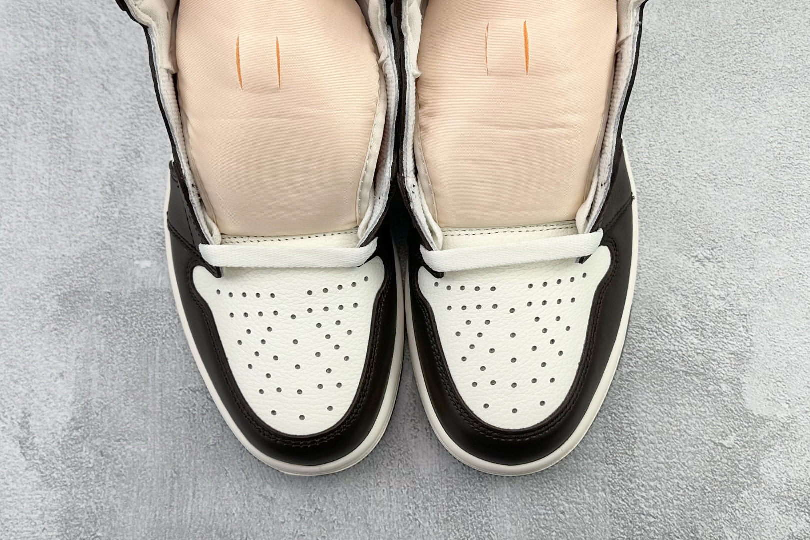 Jordan Air Jordan 1 High OGLight Madder Root 棕色 FD2596-200-High Quatity Cheap Brand wholesale wholesaler seller Clothes Bags handbags Sneakers Top Fashion Clothing Shoes from China Factory Chinese suppliers best Quality Beautiful Price Jordan Air Jordan 1 High OGLight Madder Root 棕色 FD2596-200