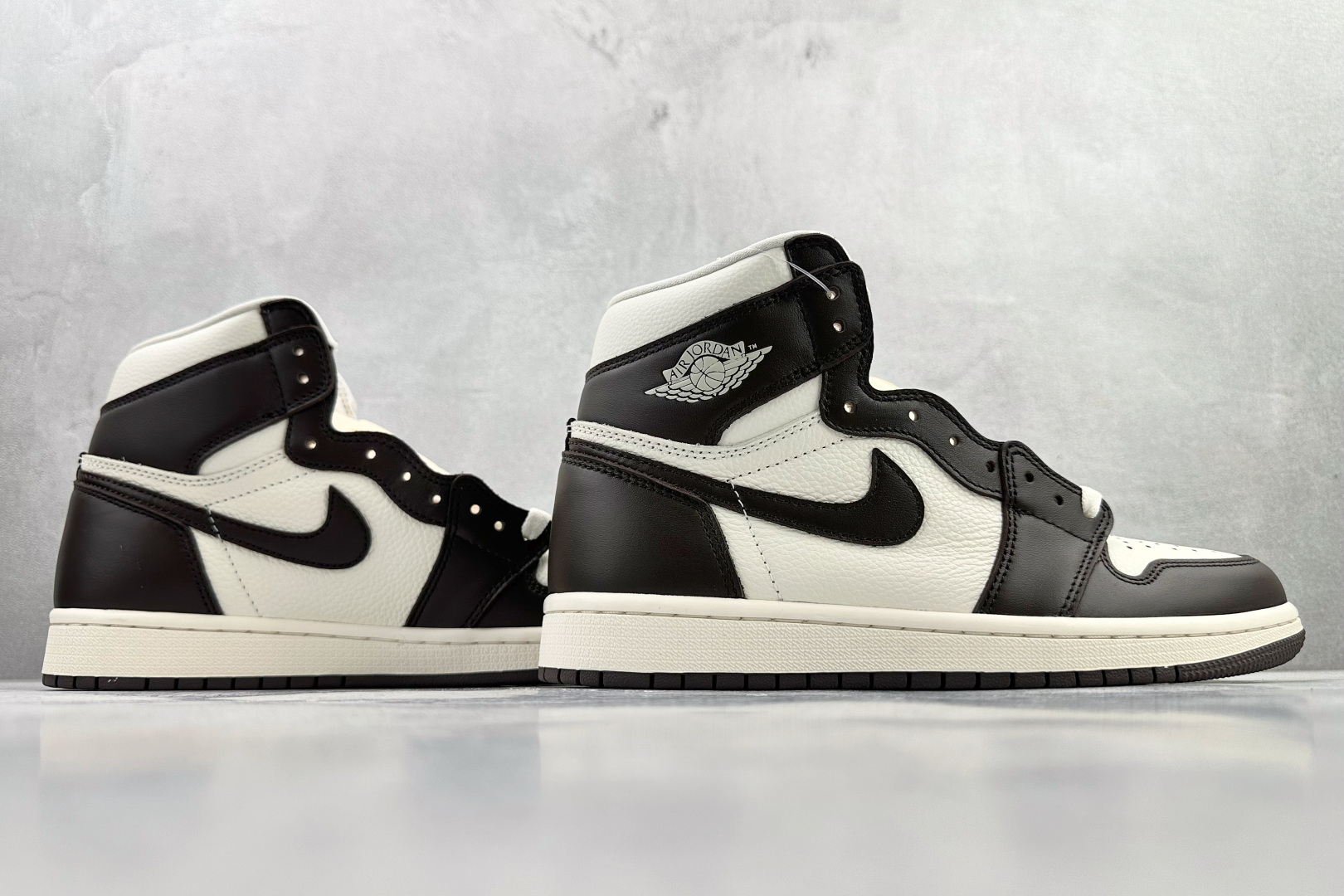 Jordan Air Jordan 1 High OGLight Madder Root 棕色 FD2596-200-High Quatity Cheap Brand wholesale wholesaler seller Clothes Bags handbags Sneakers Top Fashion Clothing Shoes from China Factory Chinese suppliers best Quality Beautiful Price Jordan Air Jordan 1 High OGLight Madder Root 棕色 FD2596-200