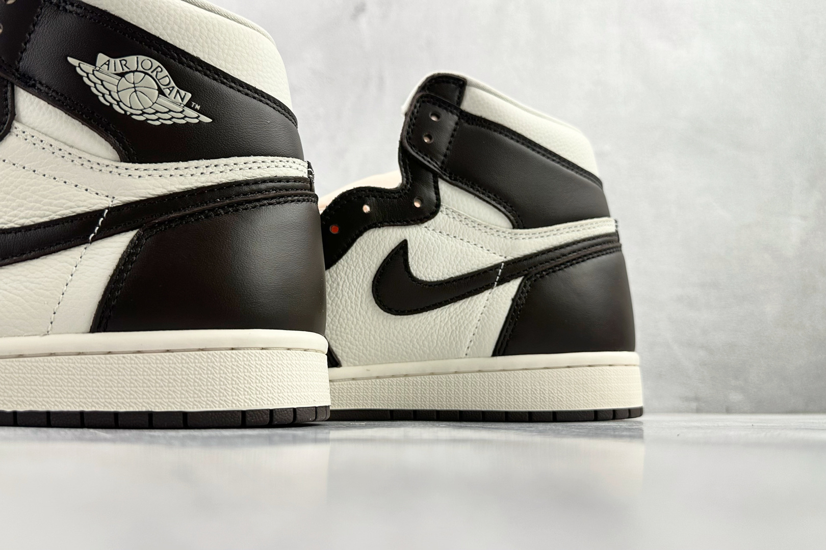 Jordan Air Jordan 1 High OGLight Madder Root 棕色 FD2596-200-High Quatity Cheap Brand wholesale wholesaler seller Clothes Bags handbags Sneakers Top Fashion Clothing Shoes from China Factory Chinese suppliers best Quality Beautiful Price Jordan Air Jordan 1 High OGLight Madder Root 棕色 FD2596-200