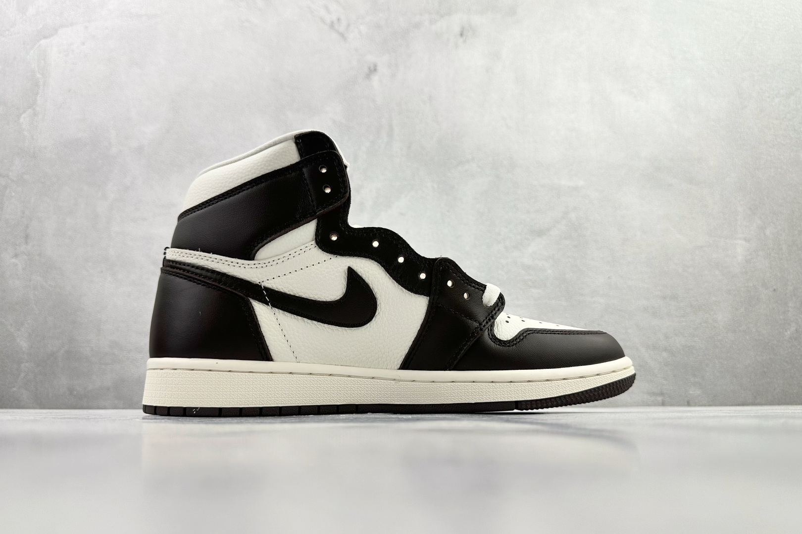 Jordan Air Jordan 1 High OGLight Madder Root 棕色 FD2596-200-High Quatity Cheap Brand wholesale wholesaler seller Clothes Bags handbags Sneakers Top Fashion Clothing Shoes from China Factory Chinese suppliers best Quality Beautiful Price Jordan Air Jordan 1 High OGLight Madder Root 棕色 FD2596-200