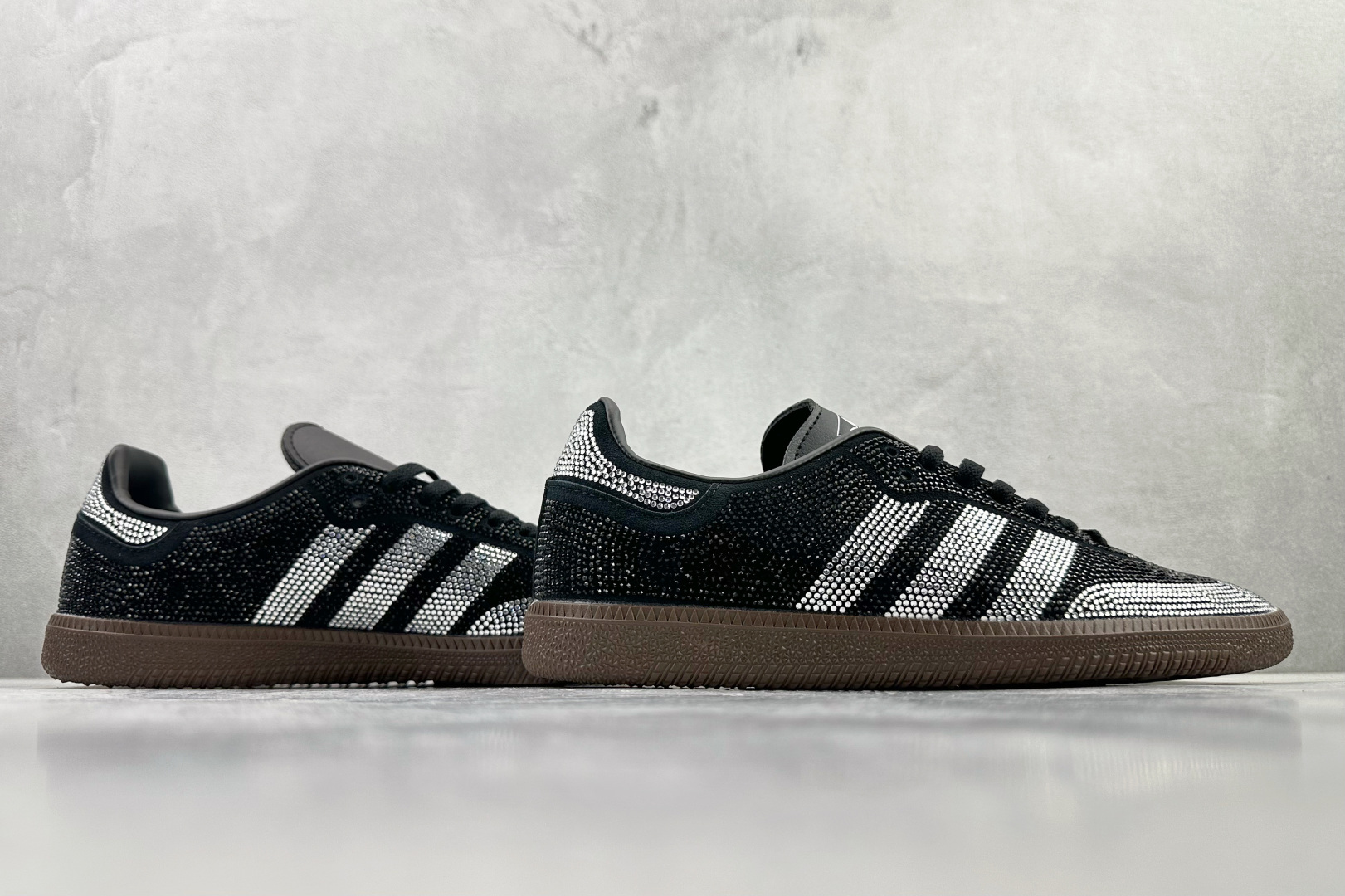出口订单 adidas originals SAMBA 黑银 IH9052-High Quatity Cheap Brand wholesale wholesaler seller Clothes Bags handbags Sneakers Top Fashion Clothing Shoes from China Factory Chinese suppliers best Quality Beautiful Price 出口订单 adidas originals SAMBA 黑银 IH9052