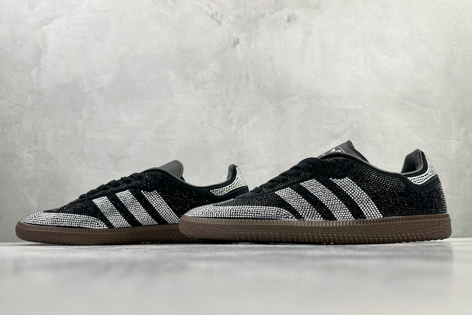 出口订单 adidas originals SAMBA 黑银 IH9052-High Quatity Cheap Brand wholesale wholesaler seller Clothes Bags handbags Sneakers Top Fashion Clothing Shoes from China Factory Chinese suppliers best Quality Beautiful Price 出口订单 adidas originals SAMBA 黑银 IH9052