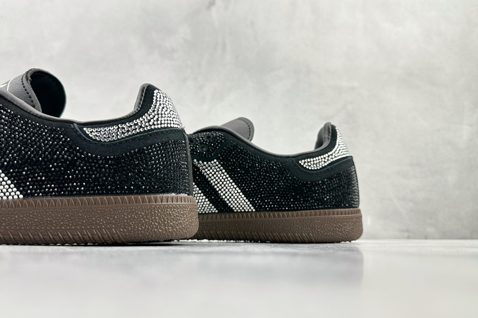 出口订单 adidas originals SAMBA 黑银 IH9052-High Quatity Cheap Brand wholesale wholesaler seller Clothes Bags handbags Sneakers Top Fashion Clothing Shoes from China Factory Chinese suppliers best Quality Beautiful Price 出口订单 adidas originals SAMBA 黑银 IH9052