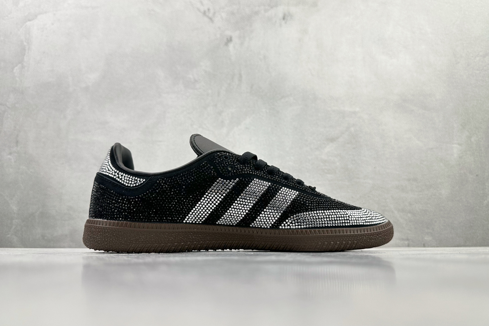 出口订单 adidas originals SAMBA 黑银 IH9052-High Quatity Cheap Brand wholesale wholesaler seller Clothes Bags handbags Sneakers Top Fashion Clothing Shoes from China Factory Chinese suppliers best Quality Beautiful Price 出口订单 adidas originals SAMBA 黑银 IH9052