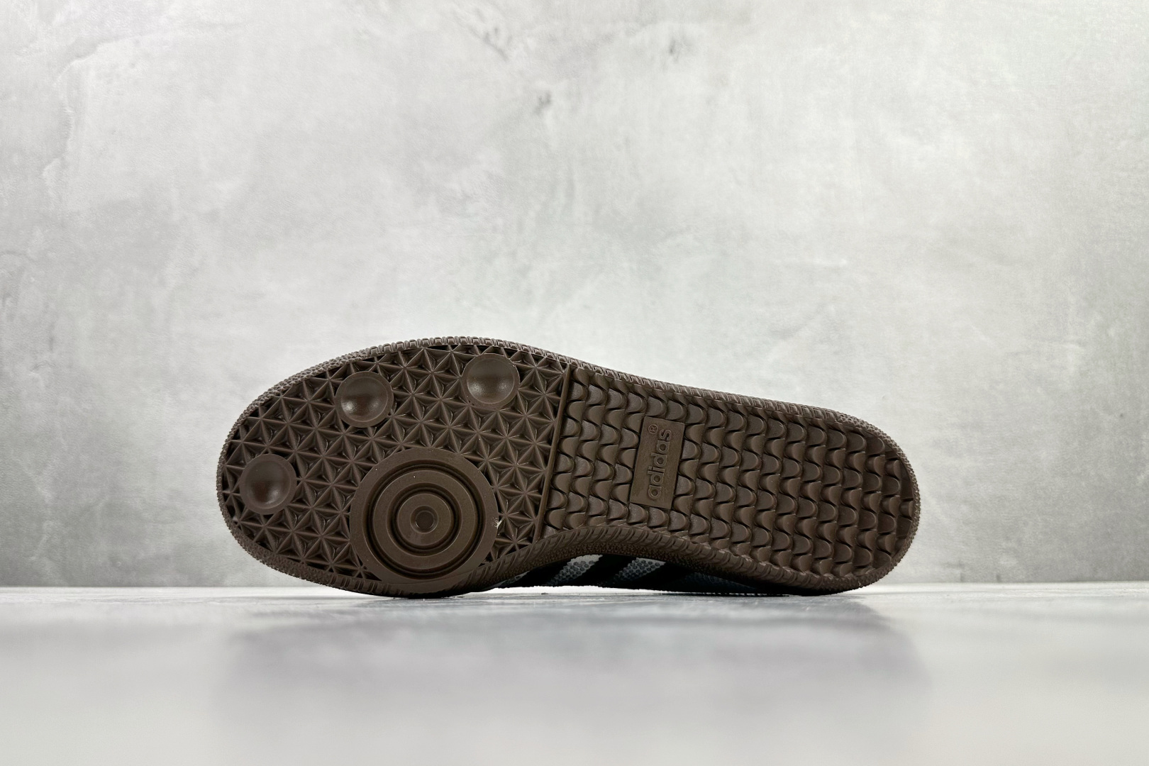 出口订单 adidas originals SAMBA 白银 IH9055-High Quatity Cheap Brand wholesale wholesaler seller Clothes Bags handbags Sneakers Top Fashion Clothing Shoes from China Factory Chinese suppliers best Quality Beautiful Price 出口订单 adidas originals SAMBA 白银 IH9055