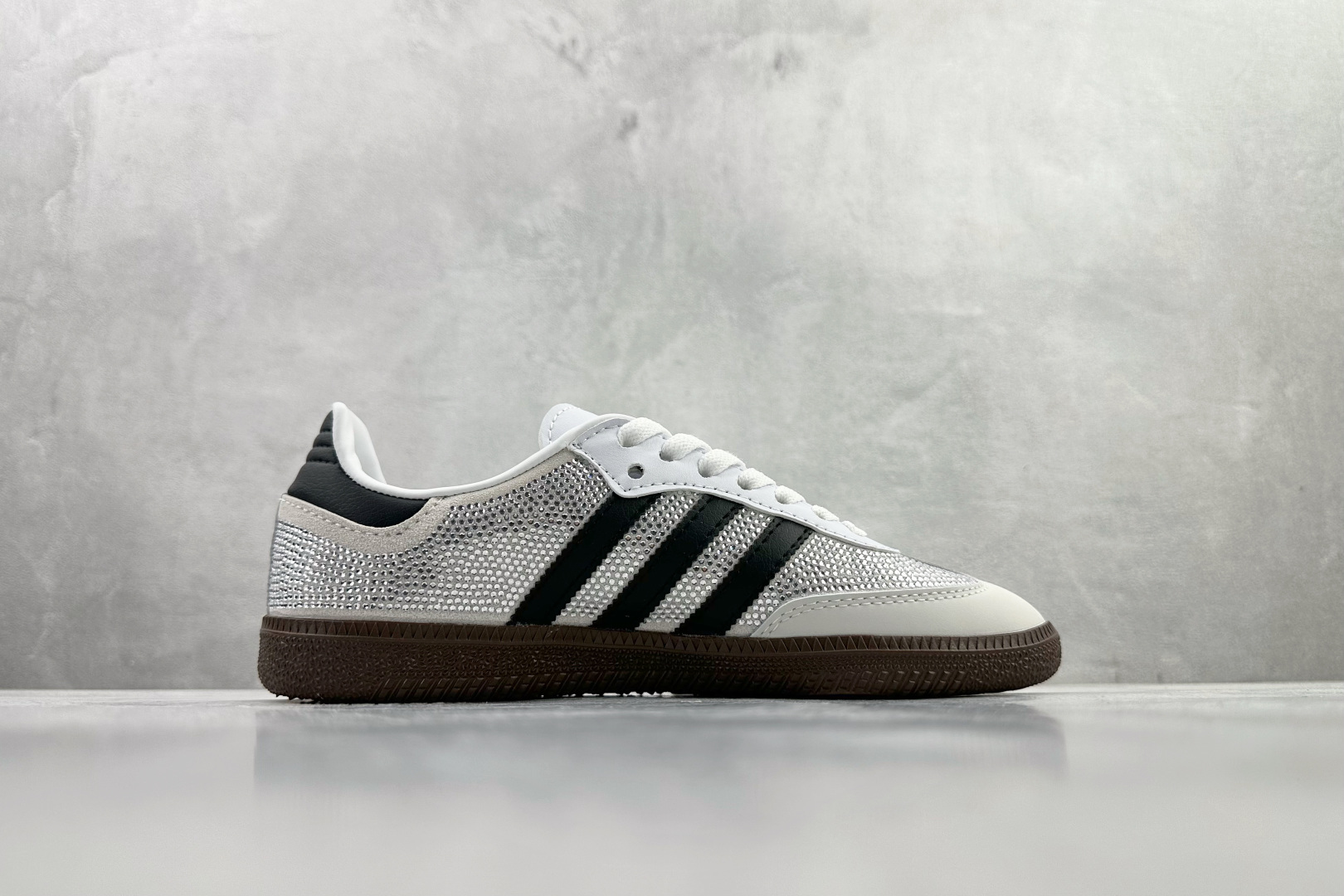 出口订单 adidas originals SAMBA 白银 IH9055-High Quatity Cheap Brand wholesale wholesaler seller Clothes Bags handbags Sneakers Top Fashion Clothing Shoes from China Factory Chinese suppliers best Quality Beautiful Price 出口订单 adidas originals SAMBA 白银 IH9055