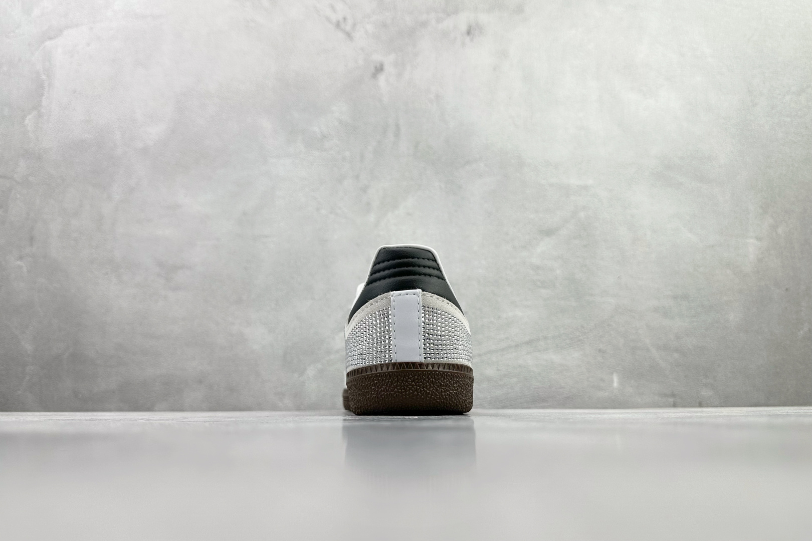 出口订单 adidas originals SAMBA 白银 IH9055-High Quatity Cheap Brand wholesale wholesaler seller Clothes Bags handbags Sneakers Top Fashion Clothing Shoes from China Factory Chinese suppliers best Quality Beautiful Price 出口订单 adidas originals SAMBA 白银 IH9055
