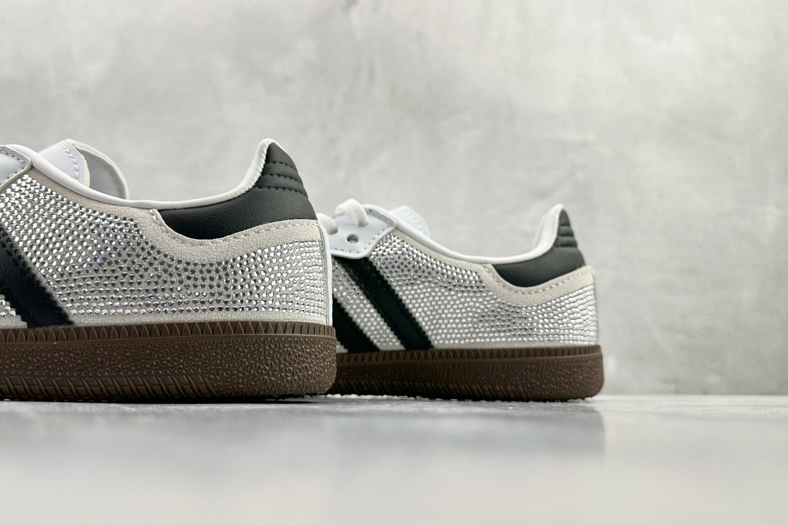 出口订单 adidas originals SAMBA 白银 IH9055-High Quatity Cheap Brand wholesale wholesaler seller Clothes Bags handbags Sneakers Top Fashion Clothing Shoes from China Factory Chinese suppliers best Quality Beautiful Price 出口订单 adidas originals SAMBA 白银 IH9055