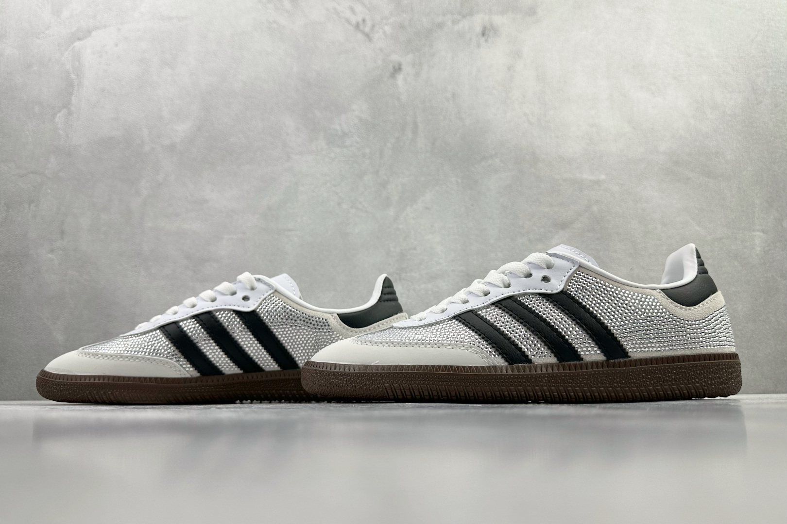 出口订单 adidas originals SAMBA 白银 IH9055-High Quatity Cheap Brand wholesale wholesaler seller Clothes Bags handbags Sneakers Top Fashion Clothing Shoes from China Factory Chinese suppliers best Quality Beautiful Price 出口订单 adidas originals SAMBA 白银 IH9055