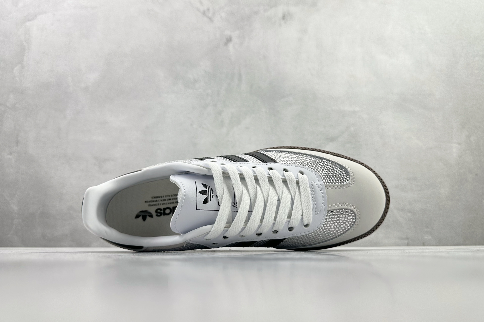出口订单 adidas originals SAMBA 白银 IH9055-High Quatity Cheap Brand wholesale wholesaler seller Clothes Bags handbags Sneakers Top Fashion Clothing Shoes from China Factory Chinese suppliers best Quality Beautiful Price 出口订单 adidas originals SAMBA 白银 IH9055