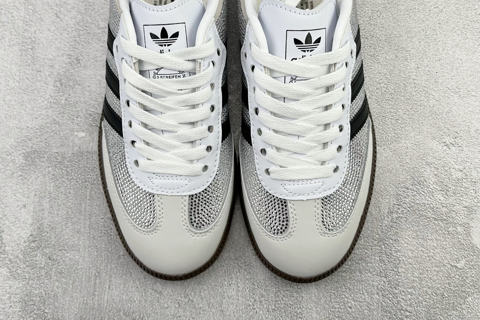 出口订单 adidas originals SAMBA 白银 IH9055-High Quatity Cheap Brand wholesale wholesaler seller Clothes Bags handbags Sneakers Top Fashion Clothing Shoes from China Factory Chinese suppliers best Quality Beautiful Price 出口订单 adidas originals SAMBA 白银 IH9055