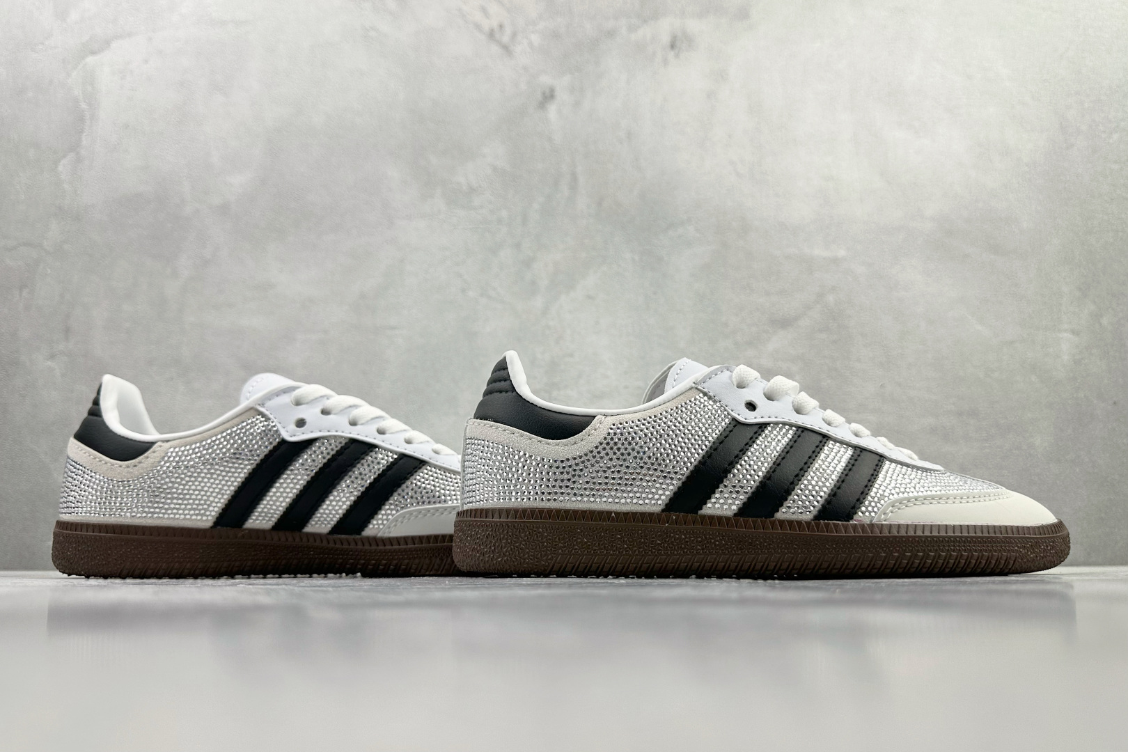 出口订单 adidas originals SAMBA 白银 IH9055-High Quatity Cheap Brand wholesale wholesaler seller Clothes Bags handbags Sneakers Top Fashion Clothing Shoes from China Factory Chinese suppliers best Quality Beautiful Price 出口订单 adidas originals SAMBA 白银 IH9055