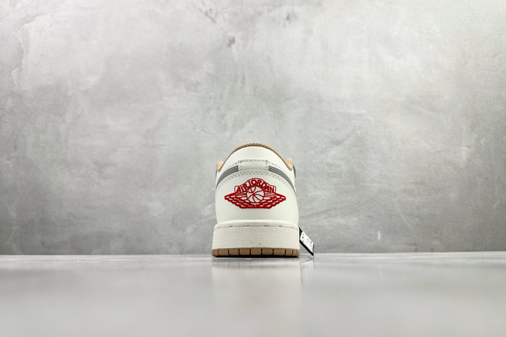 平台爆款 Jordan Air Jordan 1 Low 米灰 553558-169-High Quatity Cheap Brand wholesale wholesaler seller Clothes Bags handbags Sneakers Top Fashion Clothing Shoes from China Factory Chinese suppliers best Quality Beautiful Price 平台爆款 Jordan Air Jordan 1 Low 米灰 553558-169