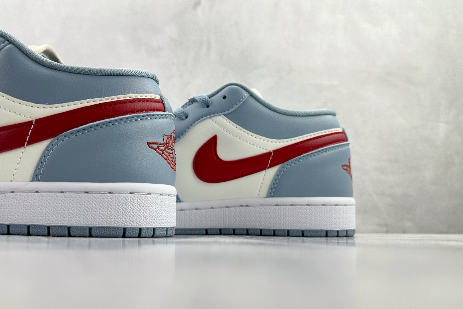 平台爆款 Jordan Air Jordan 1 Low Blue Grey Dune Red 蓝白 DC0774-164-High Quatity Cheap Brand wholesale wholesaler seller Clothes Bags handbags Sneakers Top Fashion Clothing Shoes from China Factory Chinese suppliers best Quality Beautiful Price 平台爆款 Jordan Air Jordan 1 Low Blue Grey Dune Red 蓝白 DC0774-164