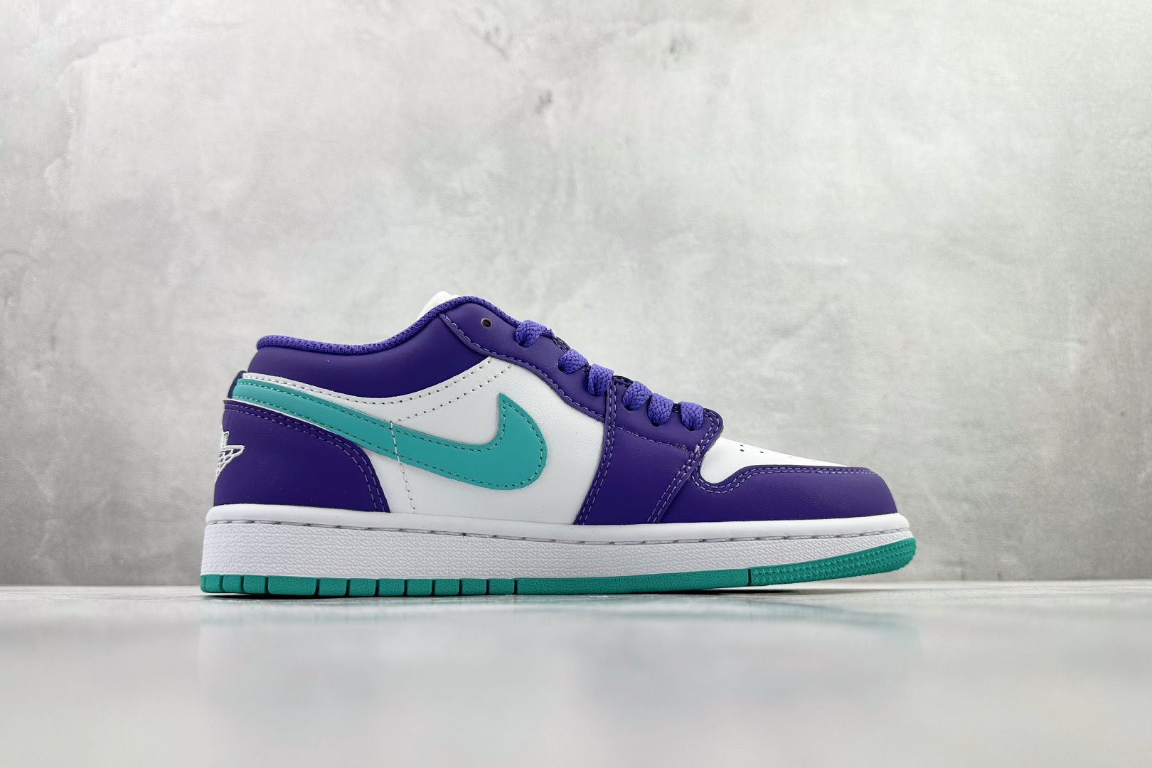 平台爆款 Jordan Air Jordan 1 Low 白紫 HJ9013-550-High Quatity Cheap Brand wholesale wholesaler seller Clothes Bags handbags Sneakers Top Fashion Clothing Shoes from China Factory Chinese suppliers best Quality Beautiful Price 平台爆款 Jordan Air Jordan 1 Low 白紫 HJ9013-550