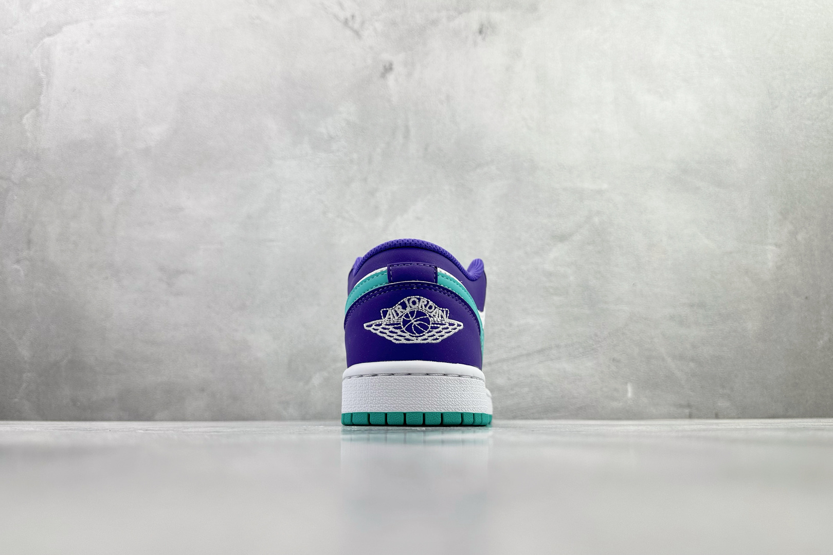 平台爆款 Jordan Air Jordan 1 Low 白紫 HJ9013-550-High Quatity Cheap Brand wholesale wholesaler seller Clothes Bags handbags Sneakers Top Fashion Clothing Shoes from China Factory Chinese suppliers best Quality Beautiful Price 平台爆款 Jordan Air Jordan 1 Low 白紫 HJ9013-550