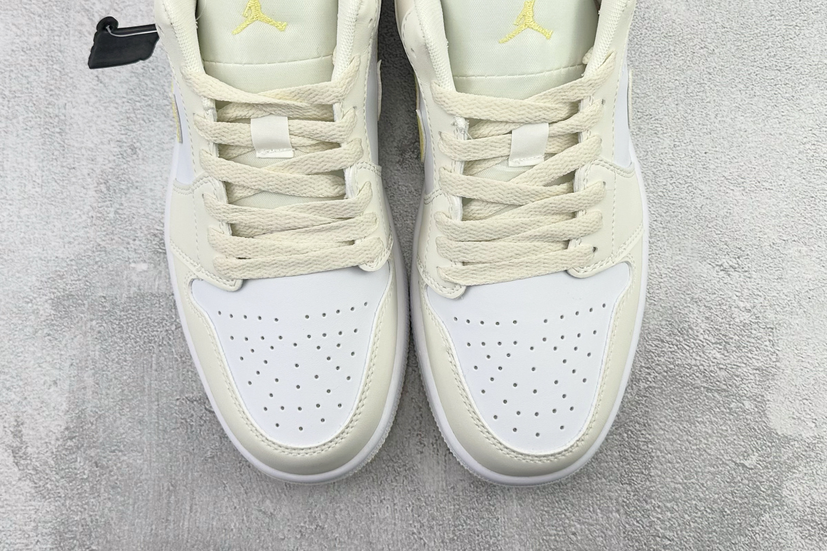平台爆款 Jordan Air Jordan 1 Low 白黄 FV8486-181-High Quatity Cheap Brand wholesale wholesaler seller Clothes Bags handbags Sneakers Top Fashion Clothing Shoes from China Factory Chinese suppliers best Quality Beautiful Price 平台爆款 Jordan Air Jordan 1 Low 白黄 FV8486-181