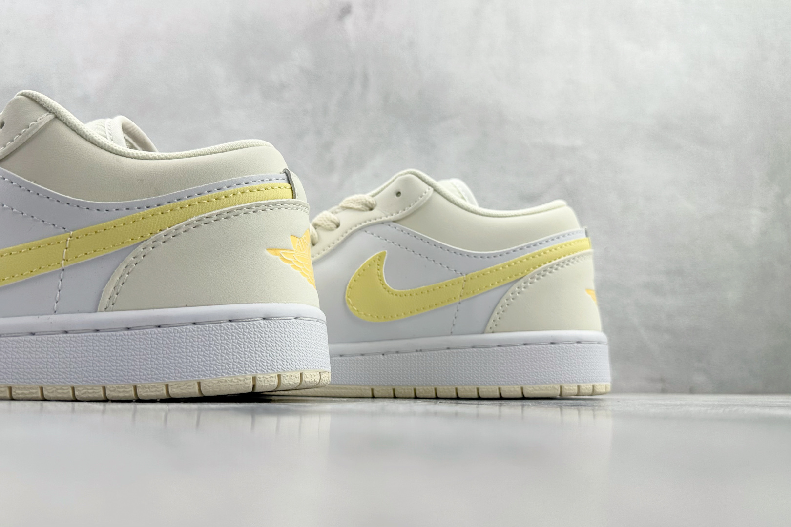 平台爆款 Jordan Air Jordan 1 Low 白黄 FV8486-181-High Quatity Cheap Brand wholesale wholesaler seller Clothes Bags handbags Sneakers Top Fashion Clothing Shoes from China Factory Chinese suppliers best Quality Beautiful Price 平台爆款 Jordan Air Jordan 1 Low 白黄 FV8486-181