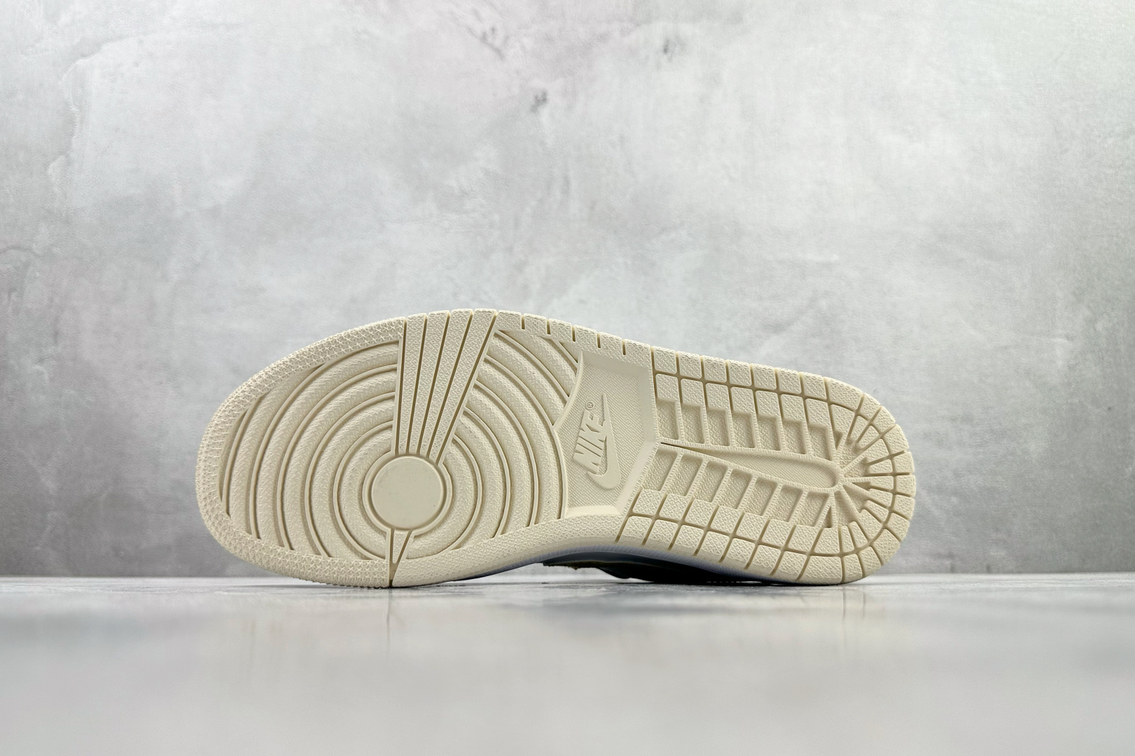 平台爆款 Jordan Air Jordan 1 Low 白黄 FV8486-181-High Quatity Cheap Brand wholesale wholesaler seller Clothes Bags handbags Sneakers Top Fashion Clothing Shoes from China Factory Chinese suppliers best Quality Beautiful Price 平台爆款 Jordan Air Jordan 1 Low 白黄 FV8486-181