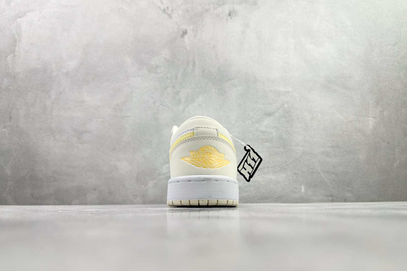 平台爆款 Jordan Air Jordan 1 Low 白黄 FV8486-181-High Quatity Cheap Brand wholesale wholesaler seller Clothes Bags handbags Sneakers Top Fashion Clothing Shoes from China Factory Chinese suppliers best Quality Beautiful Price 平台爆款 Jordan Air Jordan 1 Low 白黄 FV8486-181