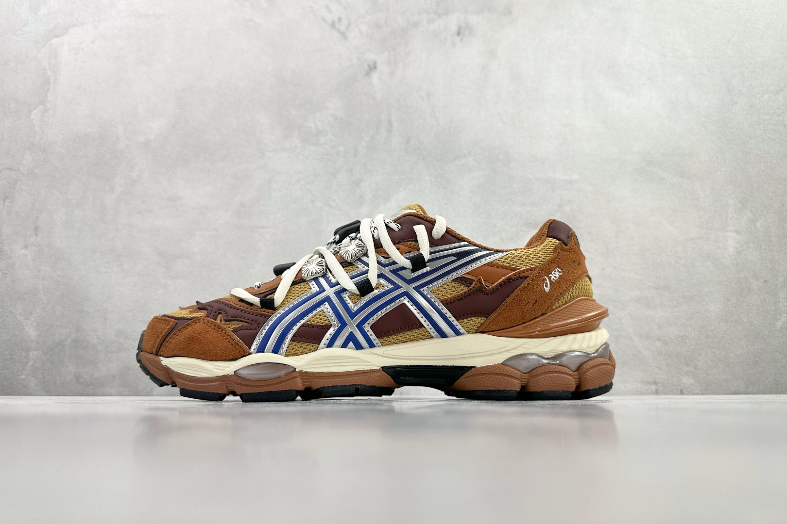TOGA x ASICS Gel-Cumulus 16 TG 棕色 1203A838-200 TOGA x ASICS Gel-Cumulus 16 TG 棕色 1203A838-200