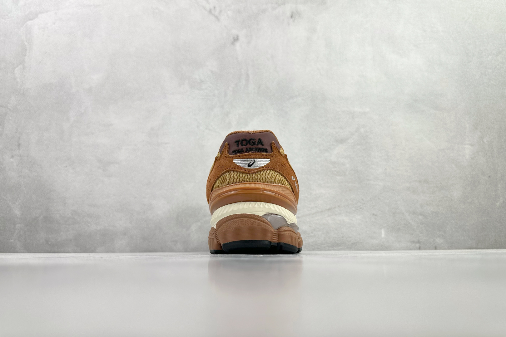 TOGA x ASICS Gel-Cumulus 16 TG 棕色 1203A838-200 TOGA x ASICS Gel-Cumulus 16 TG 棕色 1203A838-200