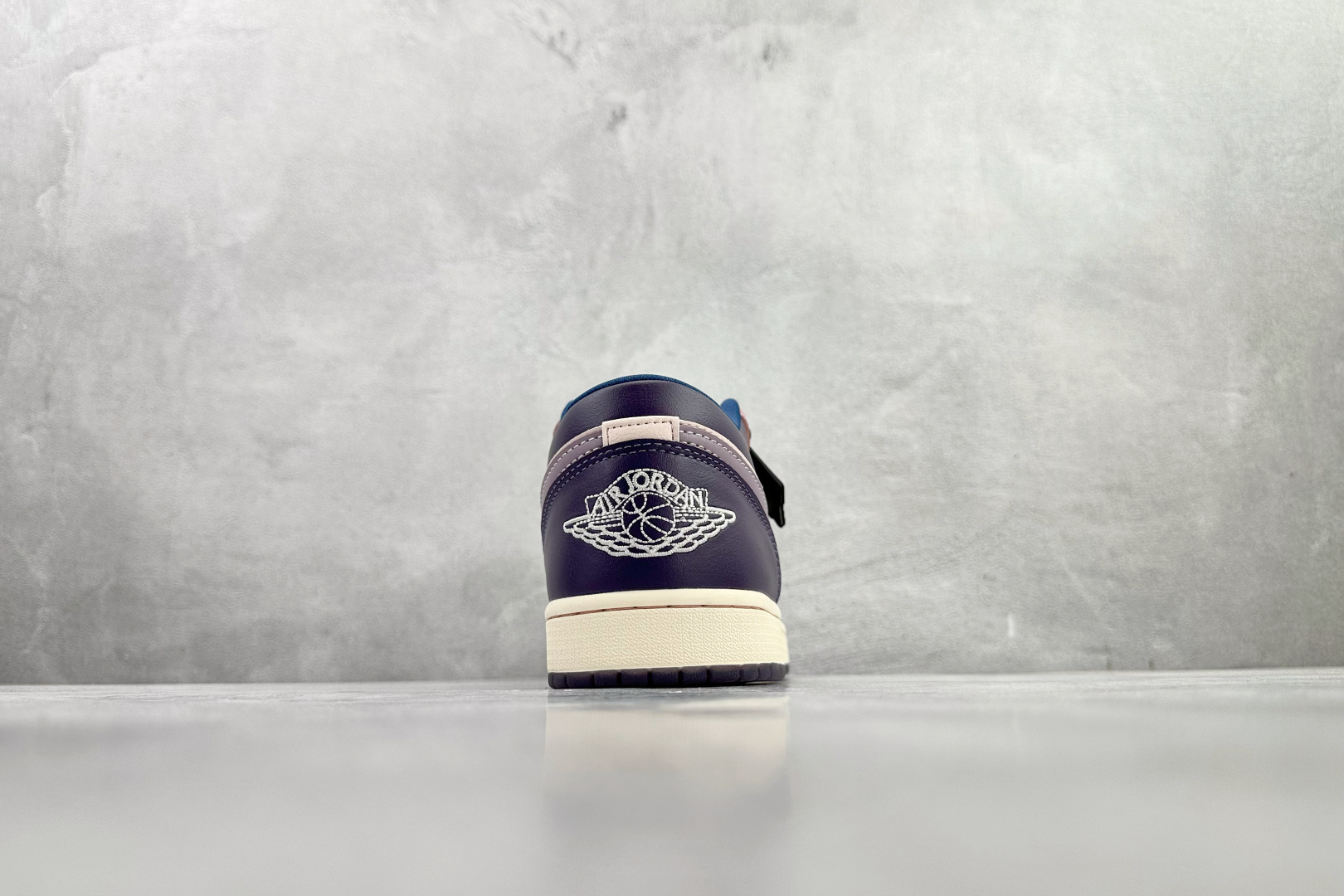 平台爆款 Jordan Air Jordan 1 Low 粉紫色 DZ2768-651 平台爆款 Jordan Air Jordan 1 Low 粉紫色 DZ2768-651