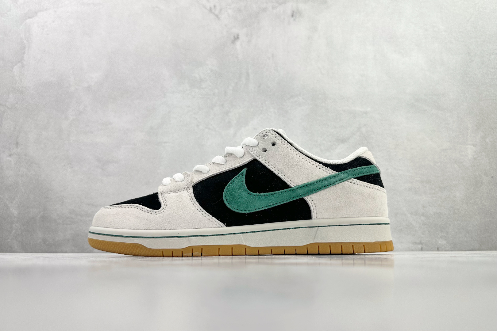 定制球鞋 Nike Dunk SB 墨影疾风 黑米绿 HF3704-001 定制球鞋 Nike Dunk SB 墨影疾风 黑米绿 HF3704-001