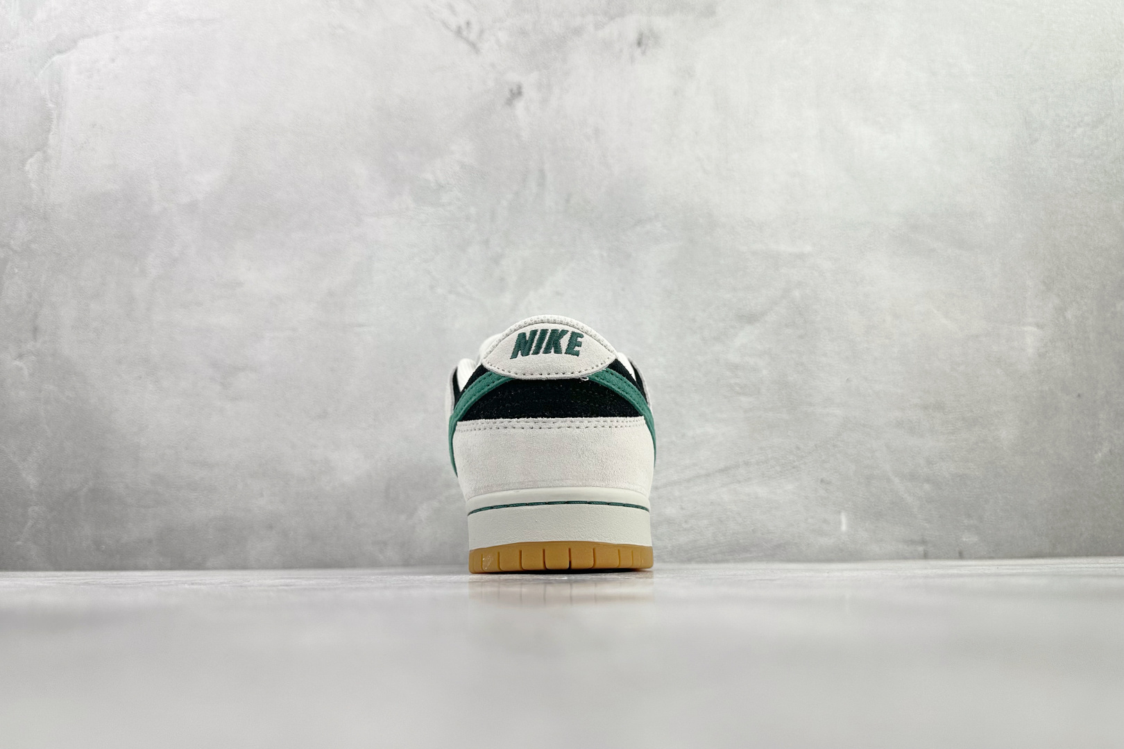 定制球鞋 Nike Dunk SB 墨影疾风 黑米绿 HF3704-001 定制球鞋 Nike Dunk SB 墨影疾风 黑米绿 HF3704-001