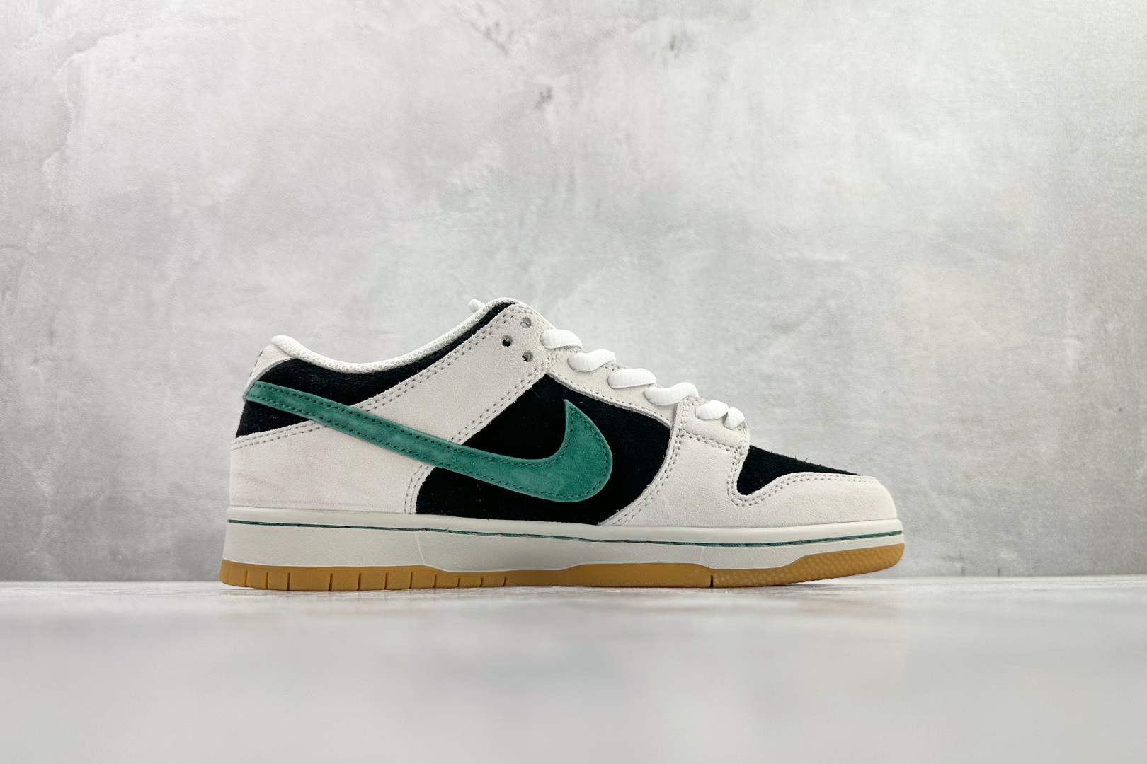 定制球鞋 Nike Dunk SB 墨影疾风 黑米绿 HF3704-001 定制球鞋 Nike Dunk SB 墨影疾风 黑米绿 HF3704-001