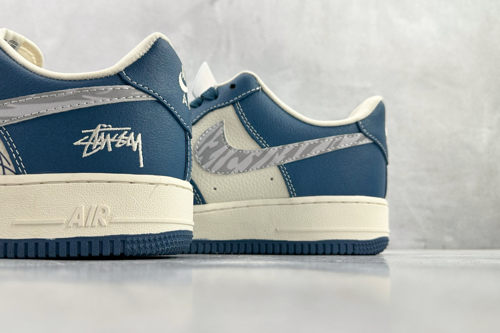 Nike AIR Jordan 1'07 斯图西 联名 蓝白 XL1979-132 Nike AIR Jordan 1'07 斯图西 联名 蓝白 XL1979-132