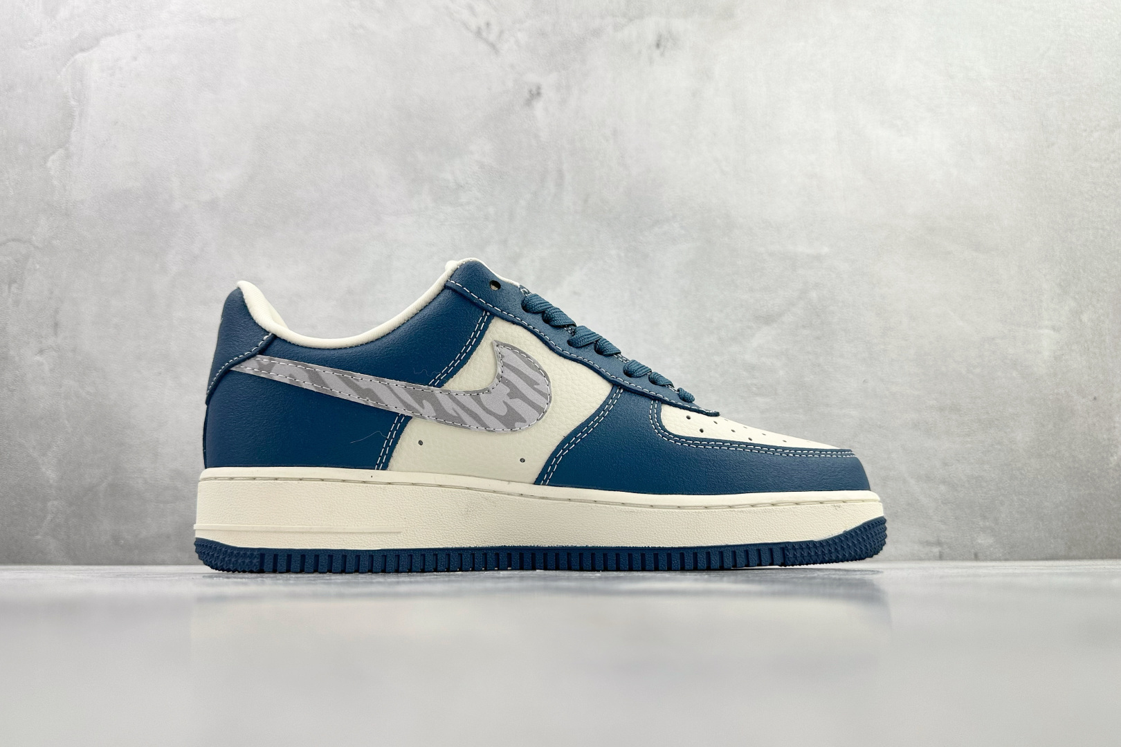 Nike AIR Jordan 1'07 斯图西 联名 蓝白 XL1979-132 Nike AIR Jordan 1'07 斯图西 联名 蓝白 XL1979-132