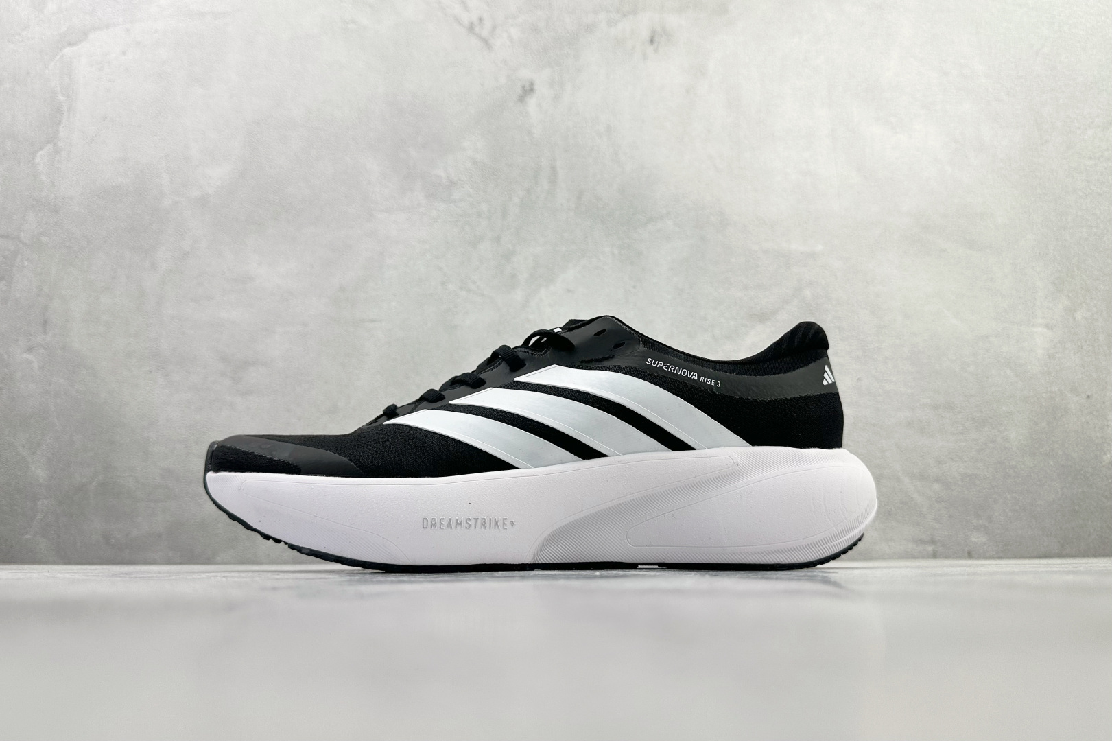 出口订单 Adidas Supernova Solution 3 M 黑白 KK1202 出口订单 Adidas Supernova Solution 3 M 黑白 KK1202