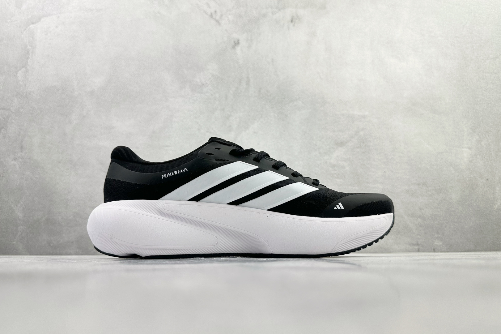 出口订单 Adidas Supernova Solution 3 M 黑白 KK1202 出口订单 Adidas Supernova Solution 3 M 黑白 KK1202