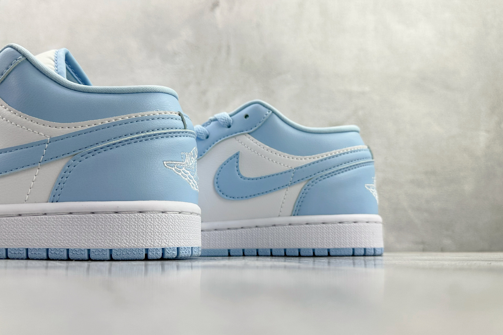 平台爆款 Jordan Air Jordan 1 low ”aluminum” 北卡蓝 DC0774-141 平台爆款 Jordan Air Jordan 1 low ”aluminum” 北卡蓝 DC0774-141