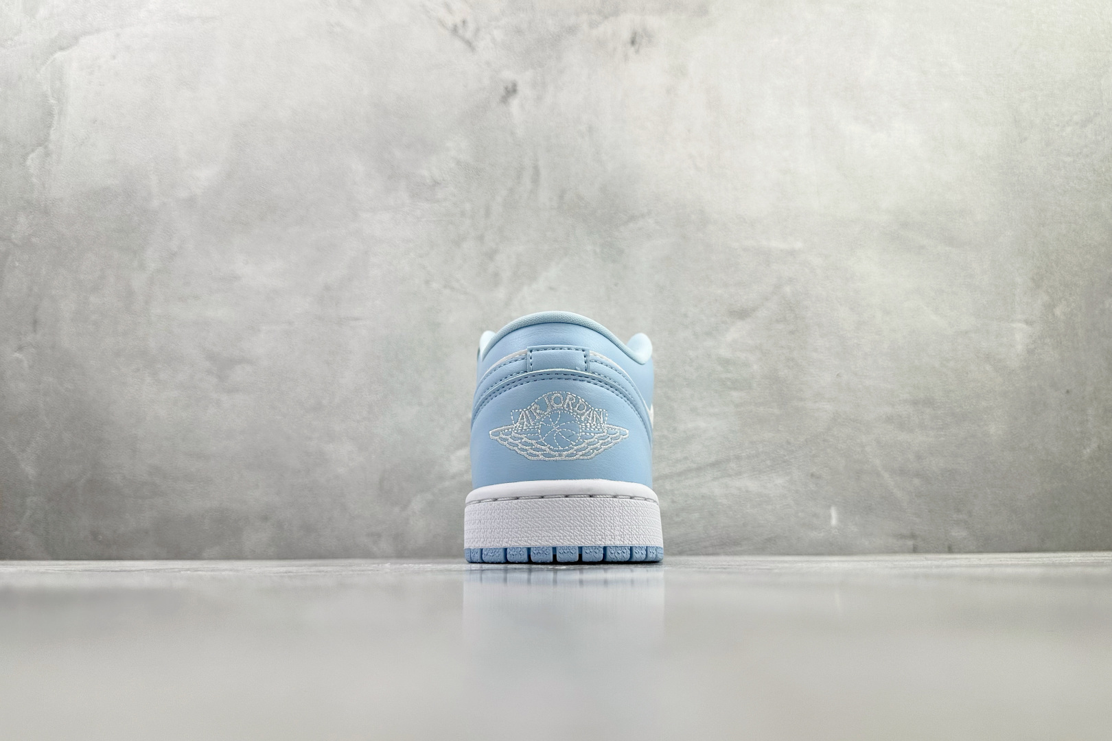 平台爆款 Jordan Air Jordan 1 low ”aluminum” 北卡蓝 DC0774-141 平台爆款 Jordan Air Jordan 1 low ”aluminum” 北卡蓝 DC0774-141