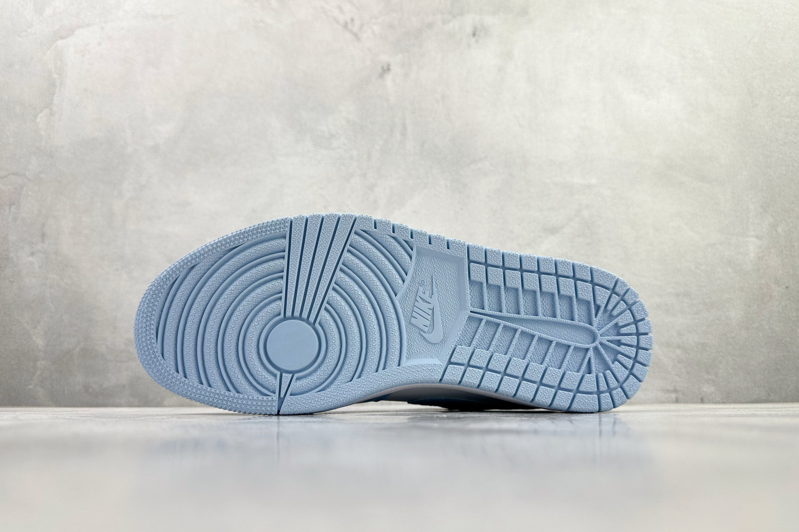平台爆款 Jordan Air Jordan 1 low ”aluminum” 北卡蓝 DC0774-141 平台爆款 Jordan Air Jordan 1 low ”aluminum” 北卡蓝 DC0774-141