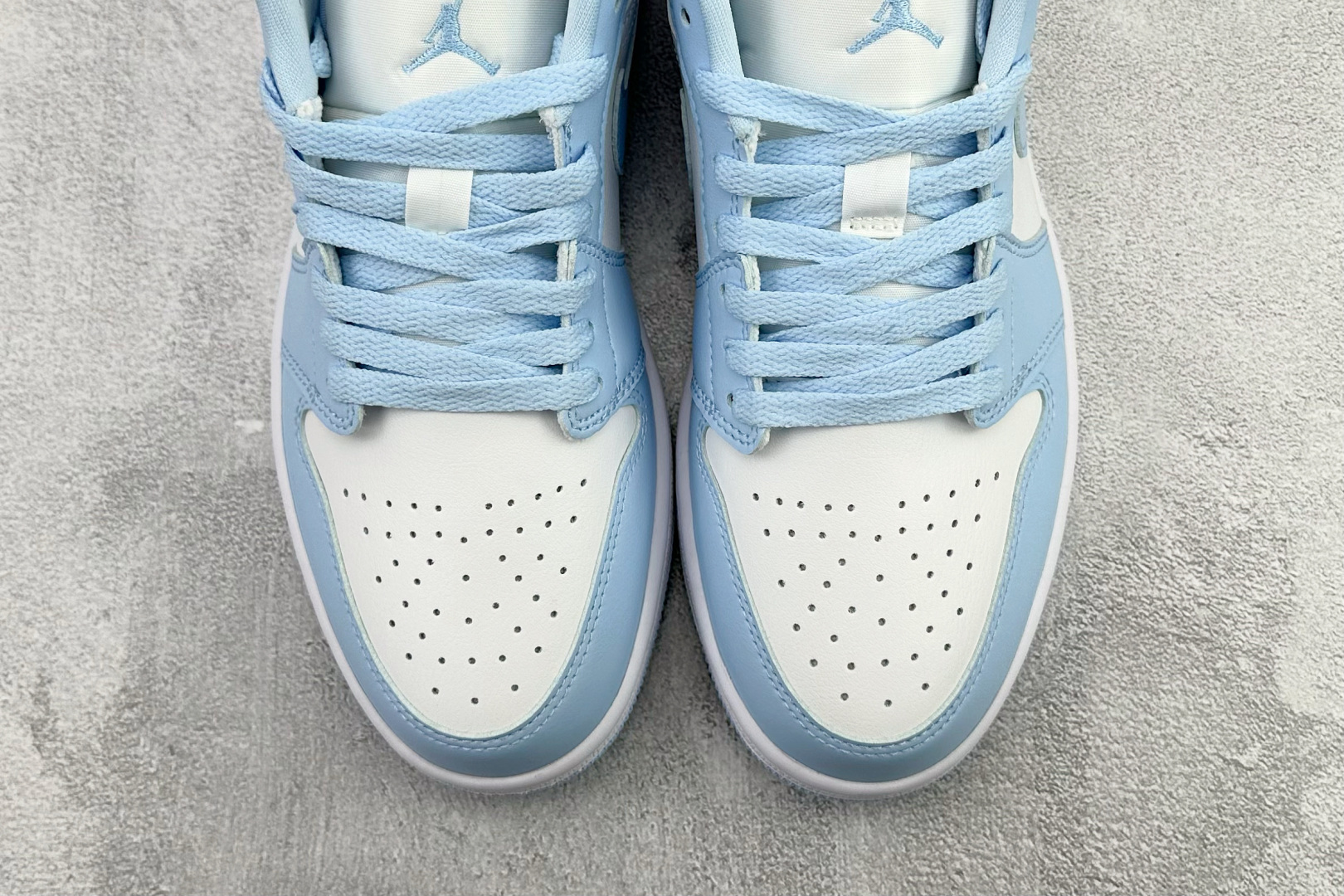 平台爆款 Jordan Air Jordan 1 low ”aluminum” 北卡蓝 DC0774-141 平台爆款 Jordan Air Jordan 1 low ”aluminum” 北卡蓝 DC0774-141