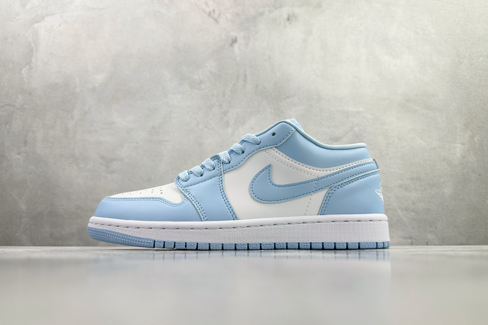 平台爆款 Jordan Air Jordan 1 low ”aluminum” 北卡蓝 DC0774-141 平台爆款 Jordan Air Jordan 1 low ”aluminum” 北卡蓝 DC0774-141