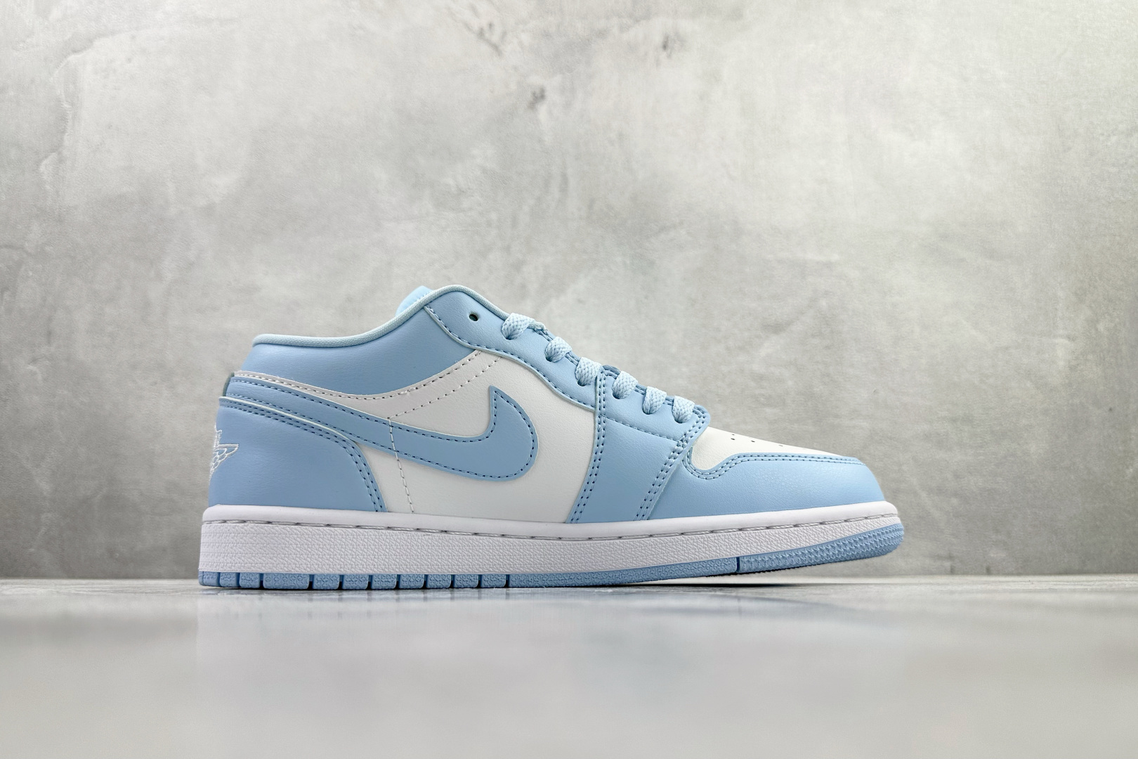 平台爆款 Jordan Air Jordan 1 low ”aluminum” 北卡蓝 DC0774-141 平台爆款 Jordan Air Jordan 1 low ”aluminum” 北卡蓝 DC0774-141