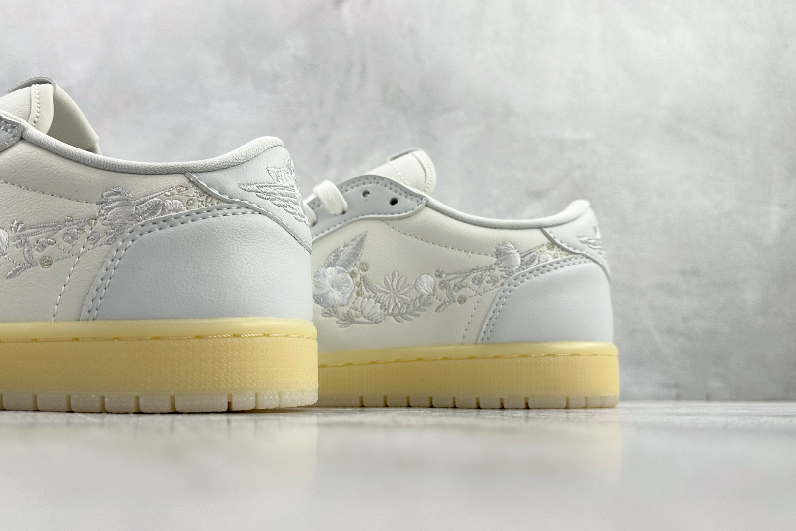 平台爆款 Jordan Air Jordan 1 Retro Low 白色 IF4391-100 平台爆款 Jordan Air Jordan 1 Retro Low 白色 IF4391-100