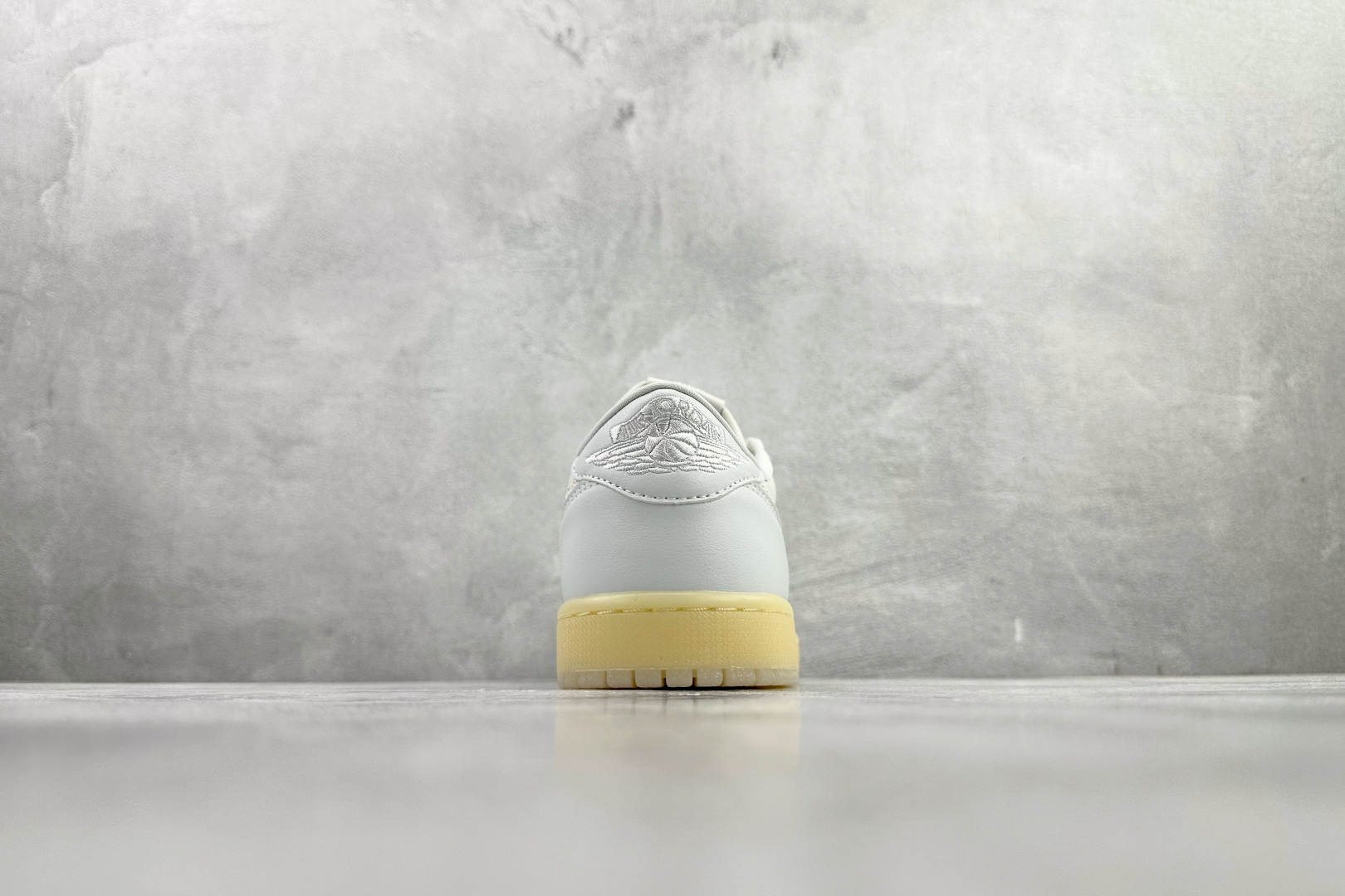 平台爆款 Jordan Air Jordan 1 Retro Low 白色 IF4391-100 平台爆款 Jordan Air Jordan 1 Retro Low 白色 IF4391-100