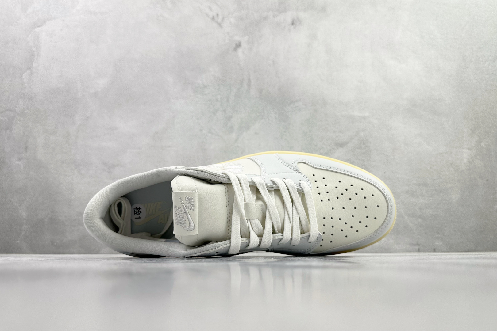 平台爆款 Jordan Air Jordan 1 Retro Low 白色 IF4391-100 平台爆款 Jordan Air Jordan 1 Retro Low 白色 IF4391-100