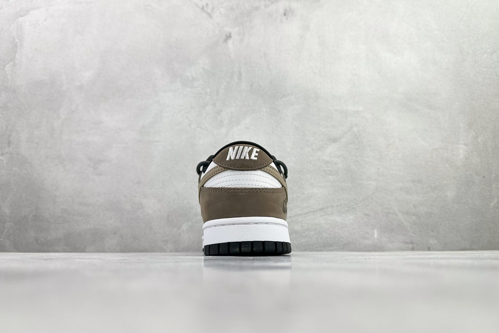 定制球鞋 Nike Dunk 余晖之下 黑白棕 HF5441-100 定制球鞋 Nike Dunk 余晖之下 黑白棕 HF5441-100