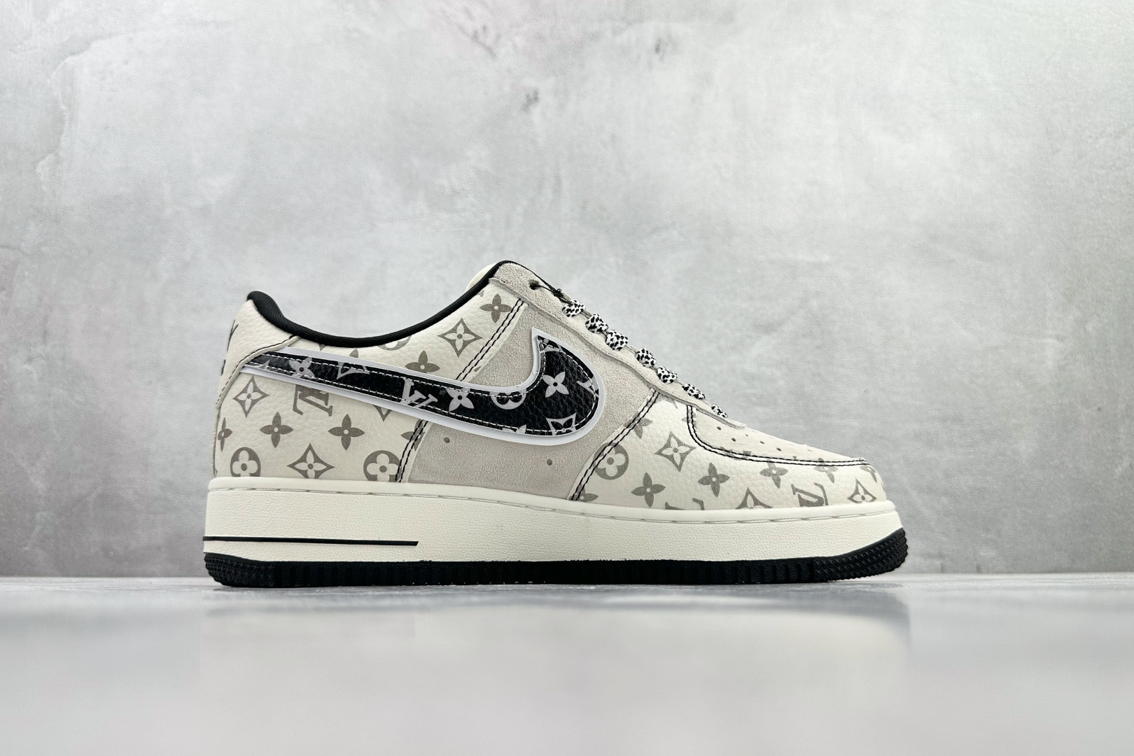 Nike AIR FORCE 1'07 LX LV 联名 米灰黑 SY1388-030 Nike AIR FORCE 1'07 LX LV 联名 米灰黑 SY1388-030